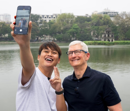 苹果CEO库克抵达越南 披露“越南果链”投资额已超千亿