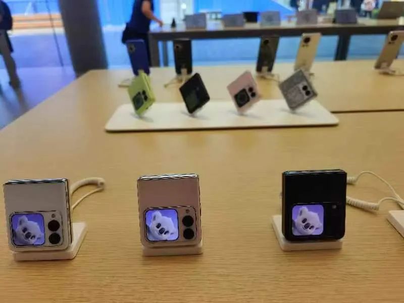 华为nova Flip小折叠屏手机热销 10分钟高端版售罄