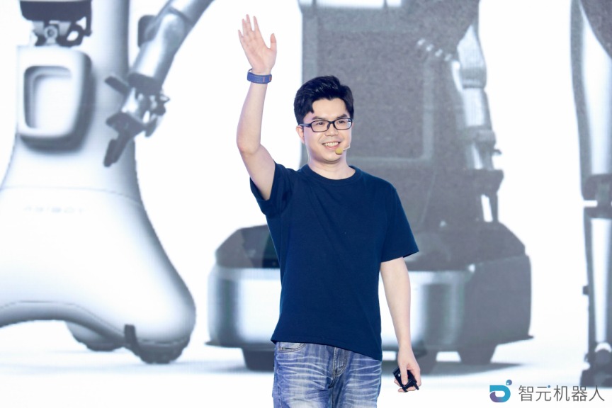 智元机器人新品发布 五大商用人形机震撼亮相