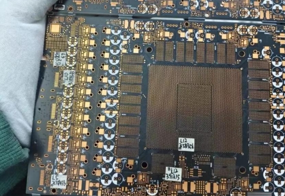 英伟达引领算力革新：新一代RTX 50系显卡与B300 AI芯片即将重塑科技产业格局