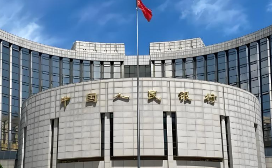 蛇年首日央行逆回购操作助力资金面平稳过渡，市场期待后续政策导向