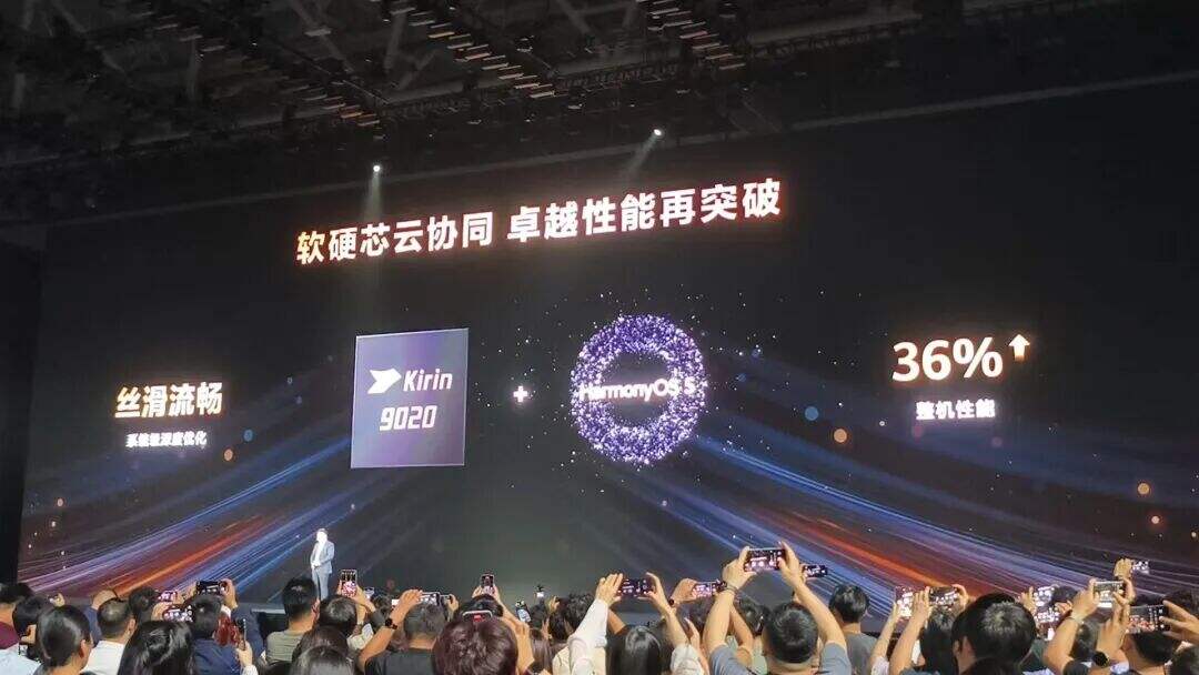 华为发布新款三折叠手机Mate XTs非凡大师